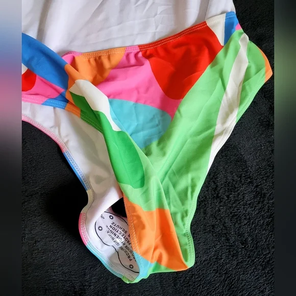 Womens NWOT Colorful Abstract One-Piece Swimsuit With Criss Cross Back Size XL - Picture 4 of 4